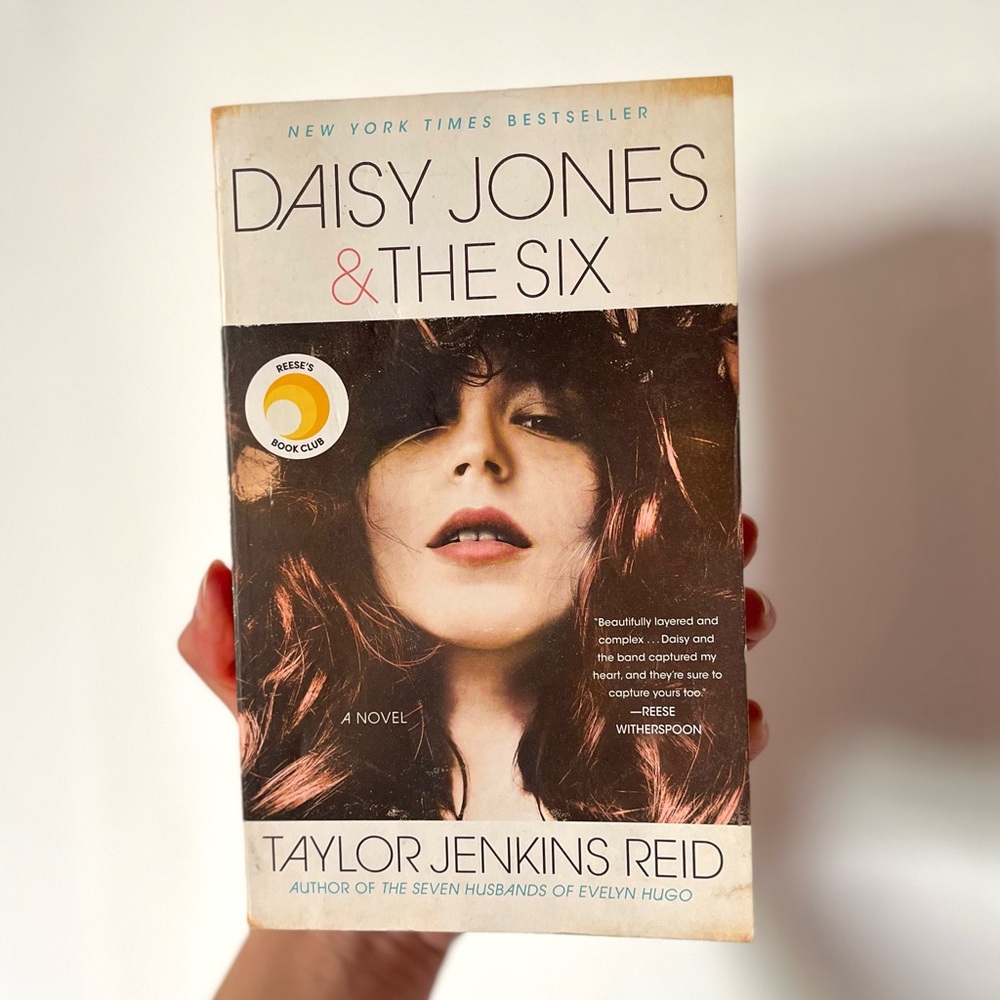 2/$15 daisy jones & the six by taylor jenkins reid